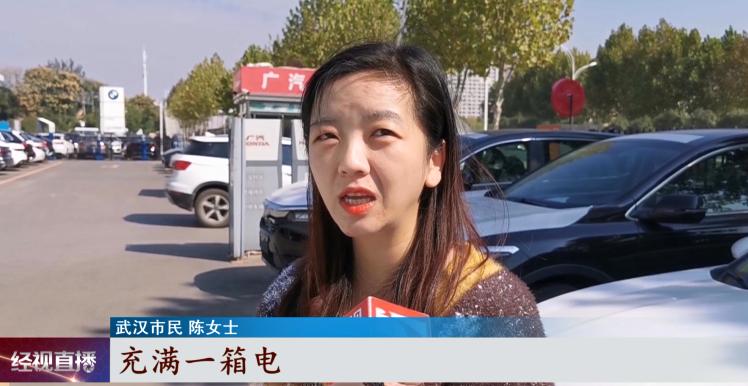 DƬ